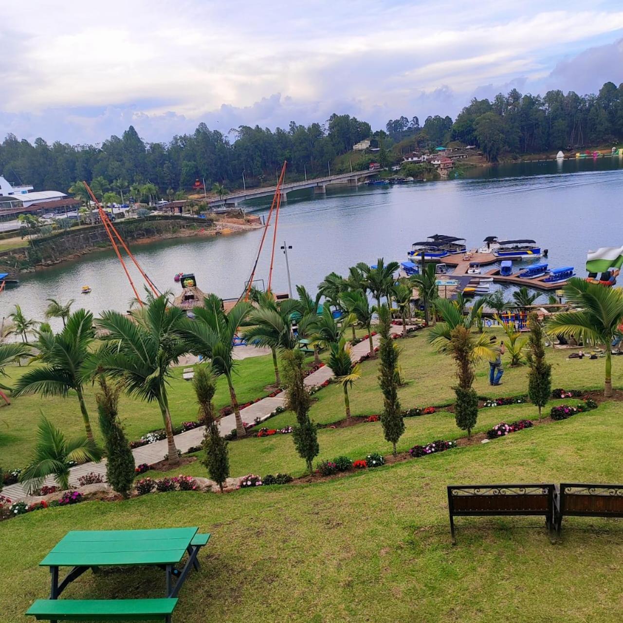 Hotel Aguas Abiertas Guatapé Kültér fotó